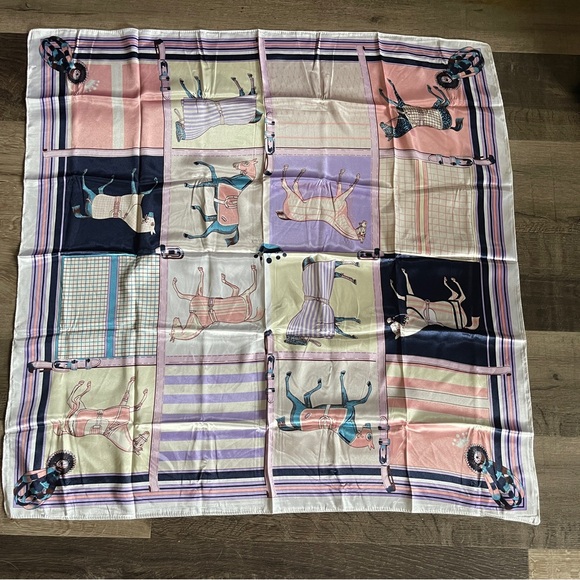100% Silk Horse Motifs Purple and Pink Scarf - Picture 2 of 4